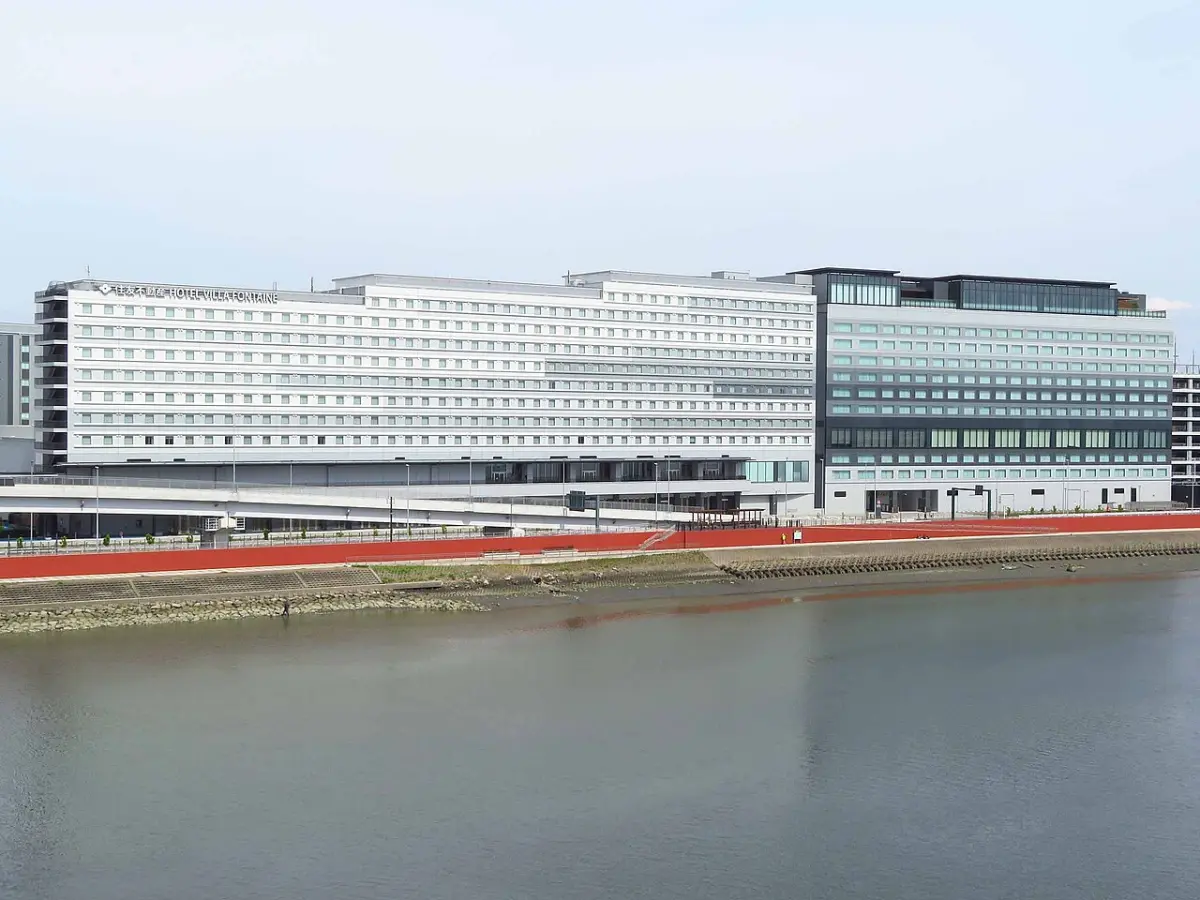 Haneda Airport Garden complex beside Terminal 3, seen across the Tama River from Tamagawa Sky Bridge