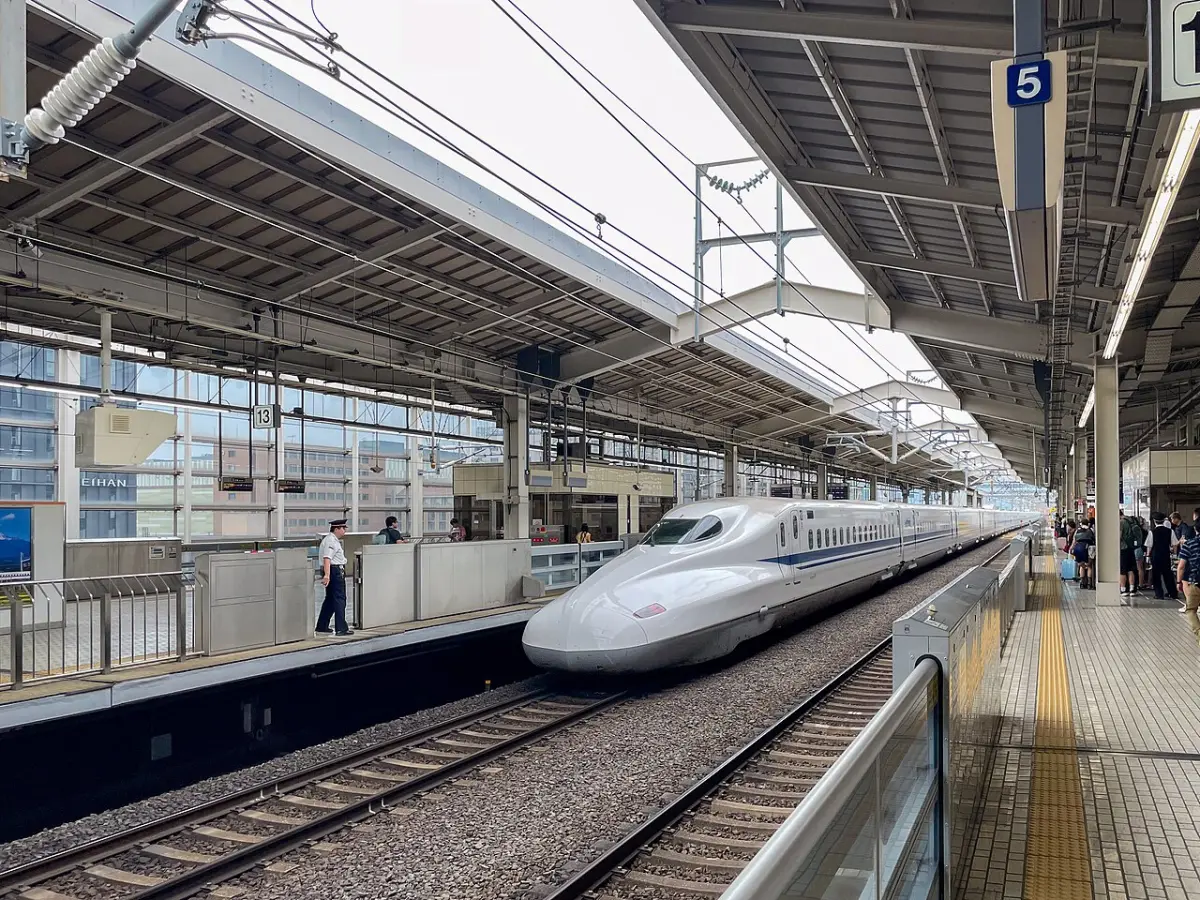 Tokaido Shinkansen bullet train pulling into a platform at Kyoto Station
