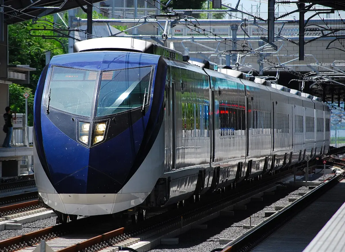 Keisei Skyliner AE series express train passing Narita Yugawa Station