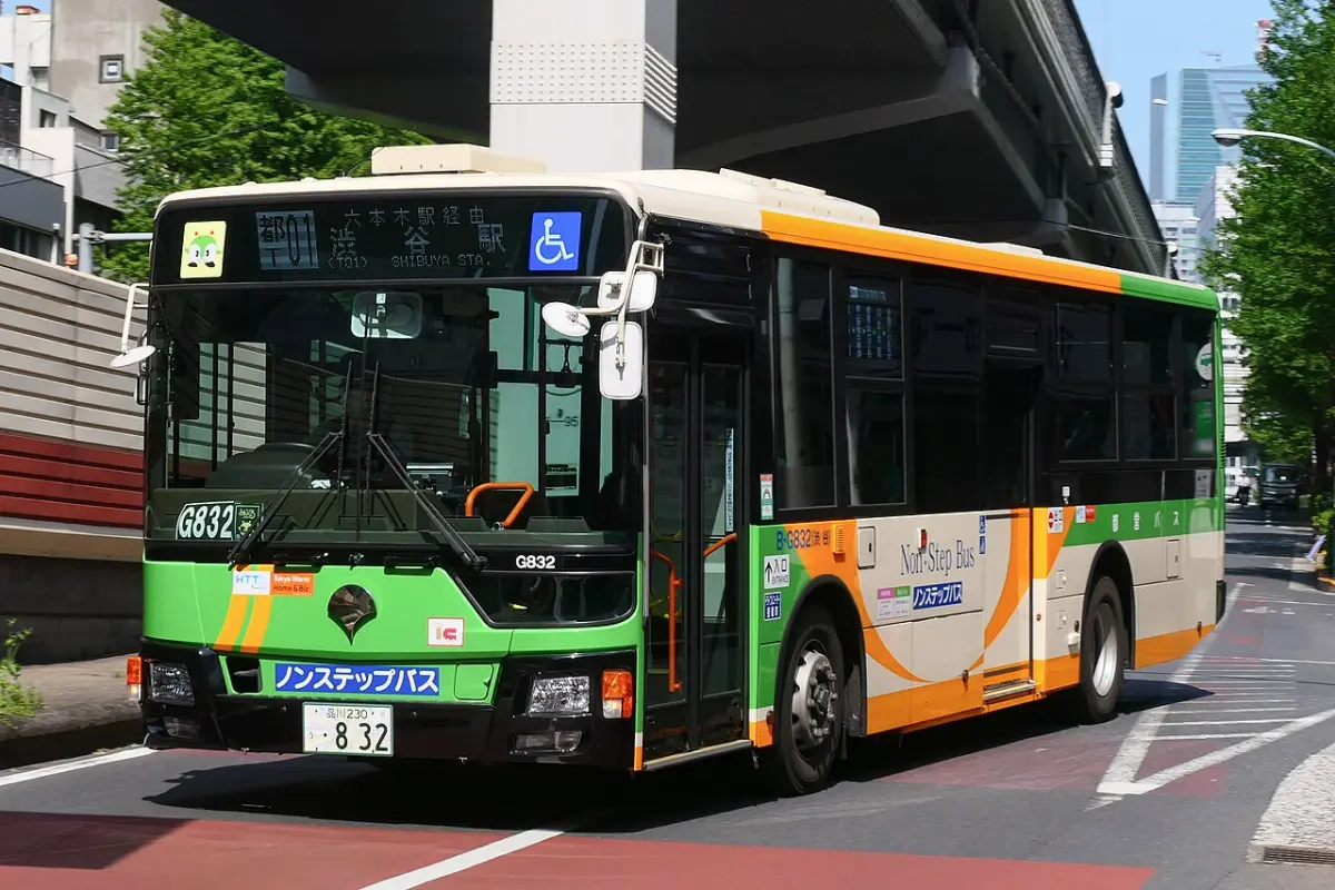 Green Toei city bus on a Tokyo street, where IC cards like Suica can pay the fare